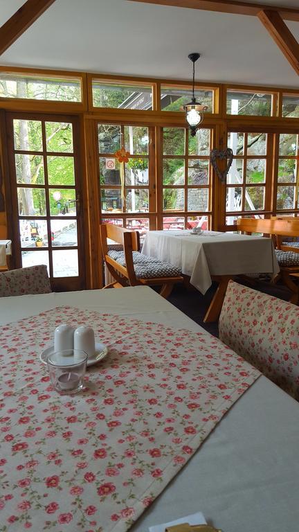 Pension Soutesky Hrensko Exterior photo